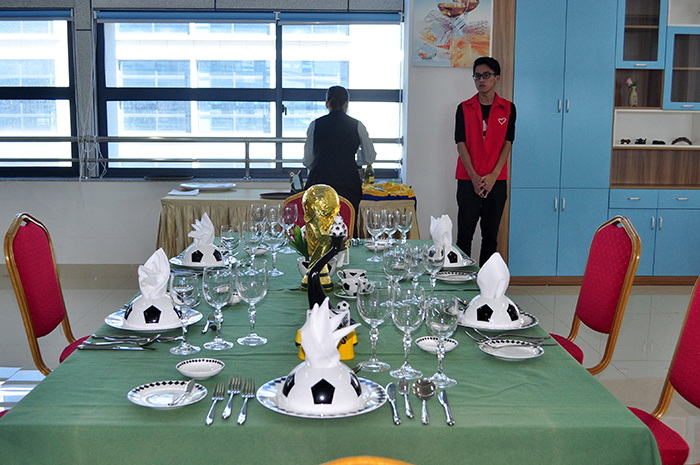 西餐摆台1.jpg 西餐摆台1.jpg