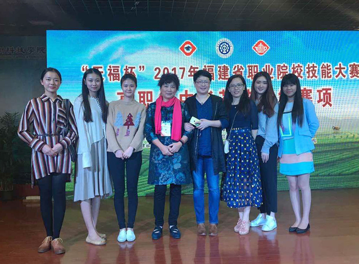 中华茶艺选手与老师们在一起.jpg 中华茶艺选手与老师们在一起.jpg