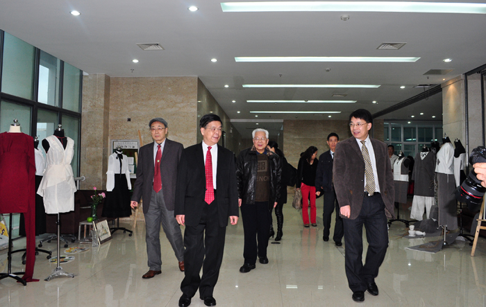 E:/lei/2016/DSC_0016.JPG E:/lei/2016/DSC_0016.JPG