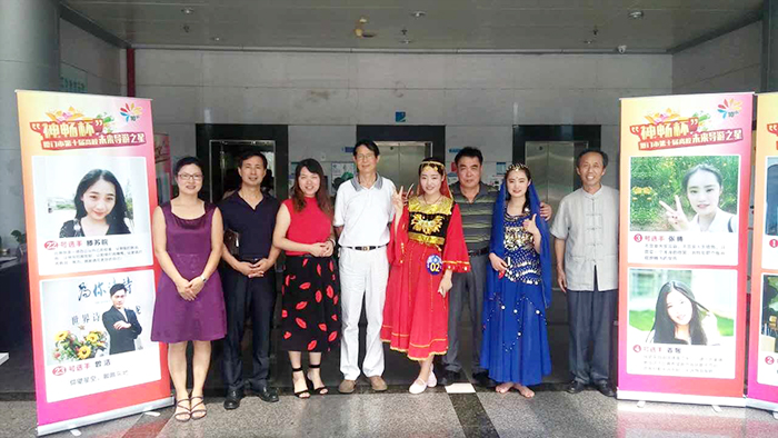 选手和我校领导、老师.jpg 选手和我校领导、老师.jpg